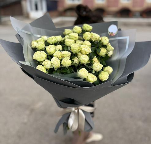 Букет Белые кустовые розы Солинеро в Добринке