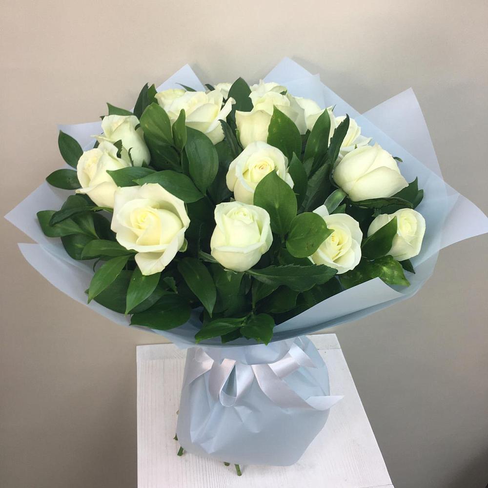 Букет 15 Белых роз Проуд в Добринке