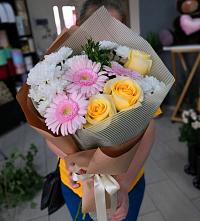 Букет цветов из:  Герберы, Розы и Хризантемы в Добринке