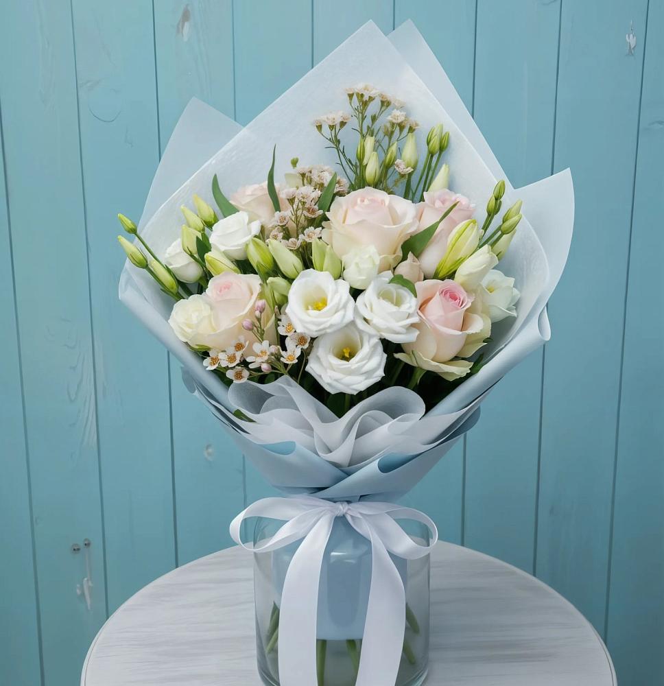 Букет цветов из: Розы и Лизиантусы в Добринке