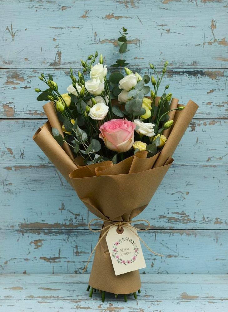 Букет цветов из: Розы и Лизиантусы в Добринке