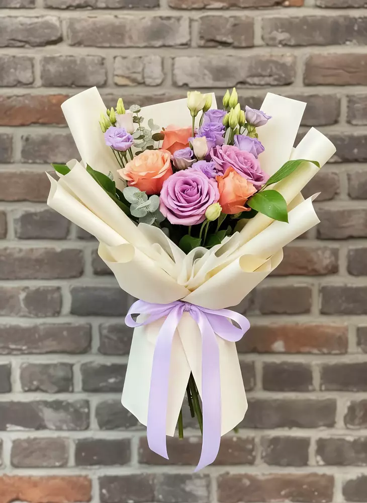 Букет цветов из: Лизиантусы и Розы в Добринке