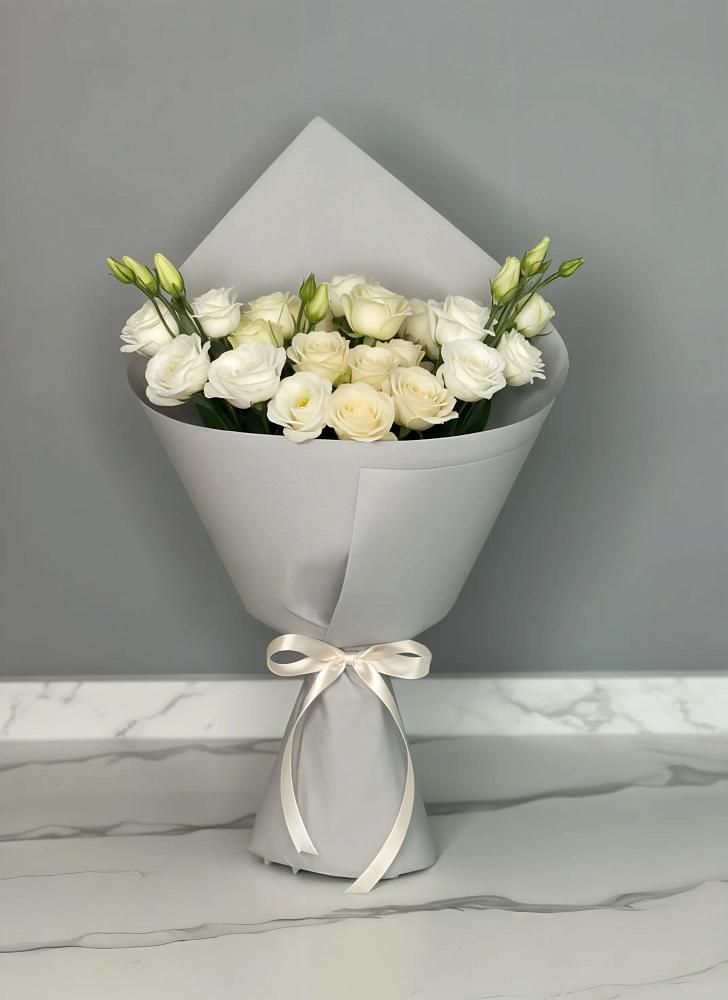 Букет цветов из: Розы и Лизиантусы в Добринке