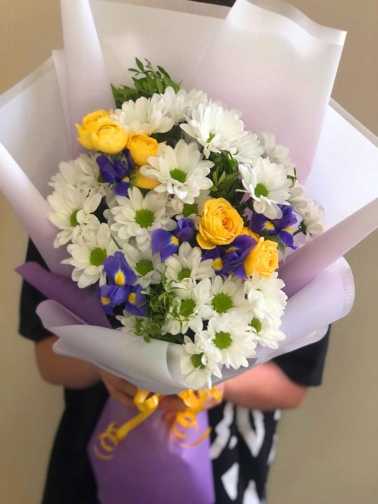 Букет цветов из: Ирисы, Хризантемы и Розы в Добринке