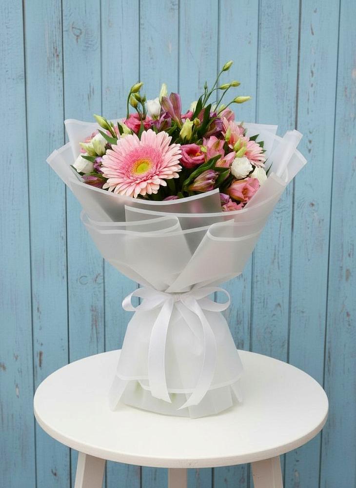 Букет цветов из: Герберы, Альстромерии и Лизиантусы в Добринке