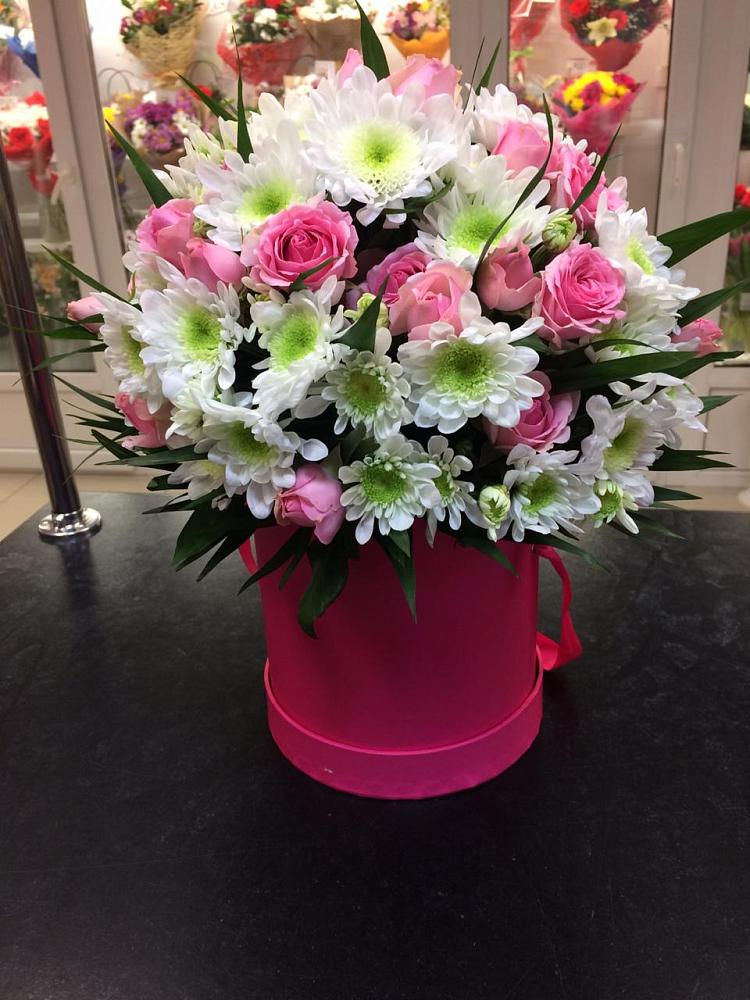 Цветочная композиция из Розы и Хризантемы в шляпной коробке в Добринке