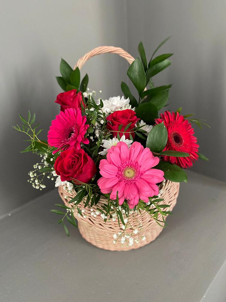 Цветочная композиция из Розы, Хризантемы и Герберы в корзине в Добринке