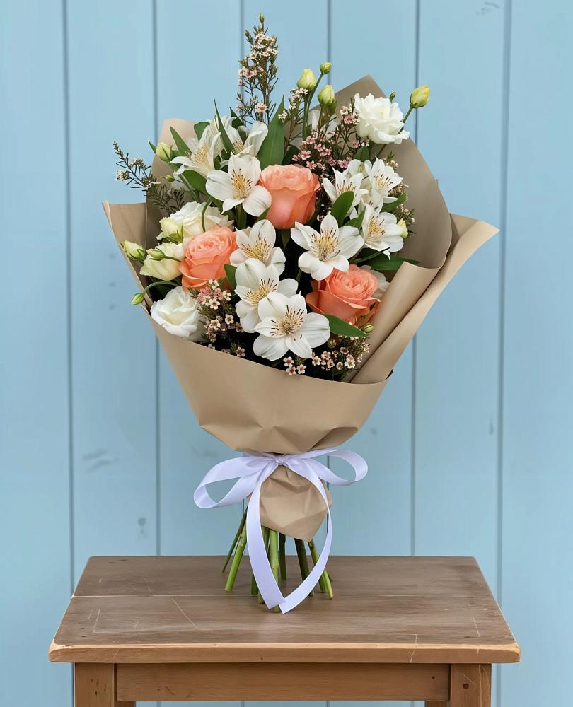 Букет цветов из: Альстромерии, Лизиантусы, Розы и Хризантемы в Добринке